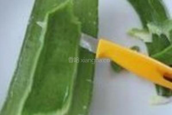 柠香蜜汁芦荟的做法图解1