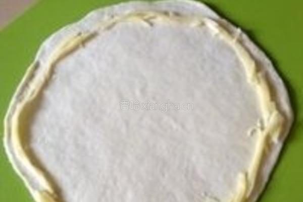 风味腊肠芝心披萨的做法图解10