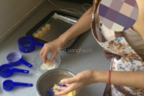 黄金椰子球的做法图解6