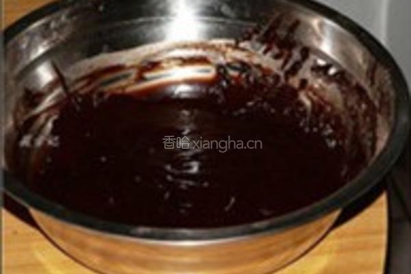 古典猫翻糖巧克力蛋糕配覆盆子奶油霜的做法图解5