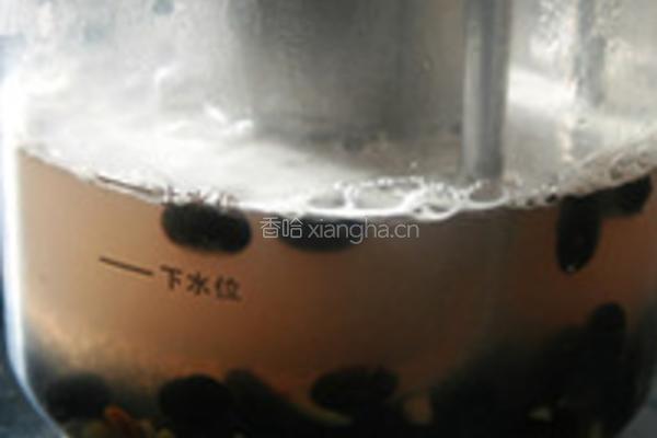 黑豆浆&黑豆培根饼的做法图解2