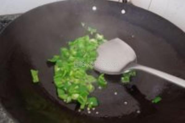 番茄炒玉米粒的做法图解3
