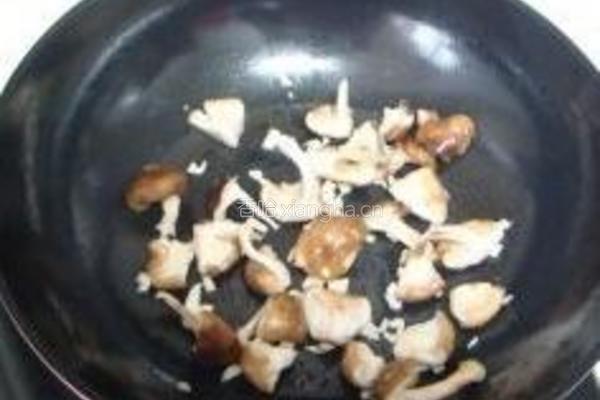 香菇炒油菜的做法图解4
