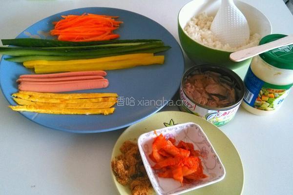 金枪鱼辣白菜紫菜包饭的做法图解5