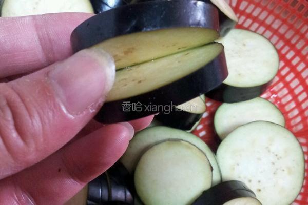 油炸茄盒的做法图解2