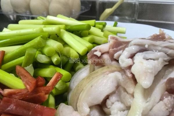 家常蒜苔炒五花肉的做法图解3