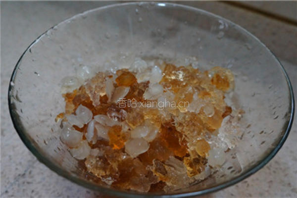 桃胶雪莲子牛奶炖蛋的做法图解1