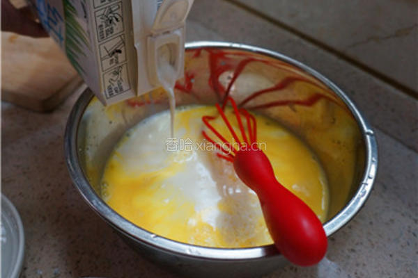 桃胶雪莲子牛奶炖蛋的做法图解3