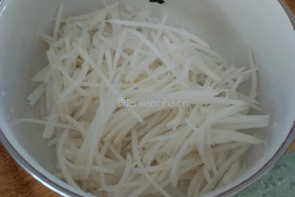 凉拌萝卜丝的做法图解2