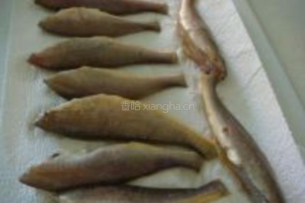香辣小黄鱼的做法图解2