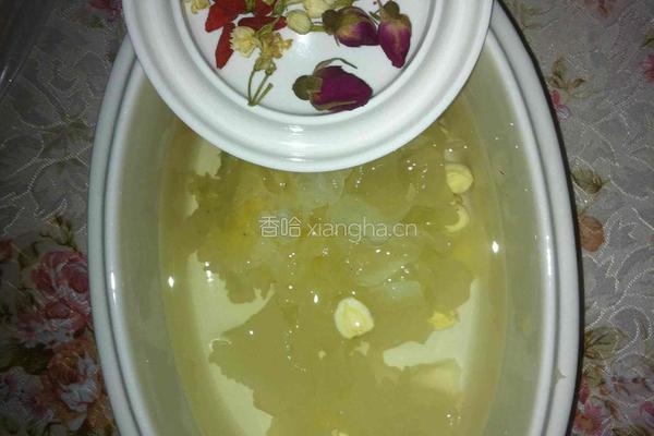 茉莉玫瑰银耳百合羹的做法图解2
