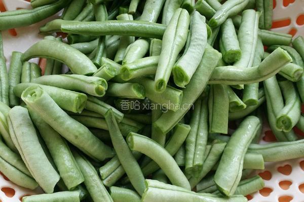 干煸豆角的做法图解1