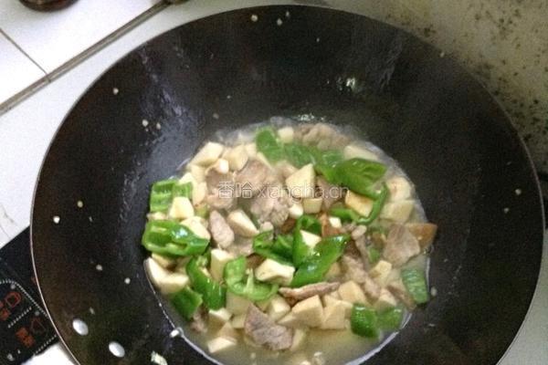 肉片鸡腿菇的做法图解5