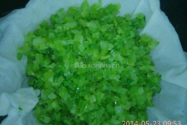 芹菜猪肉水饺的做法图解2