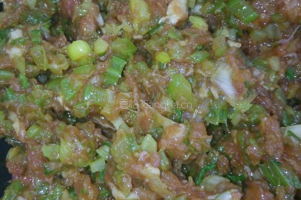 芹菜猪肉水饺的做法图解3