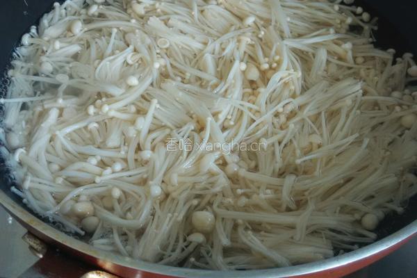 蒜蓉粉丝金针菇的做法图解1
