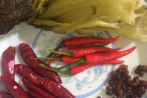酸菜水煮鱼的做法图解3