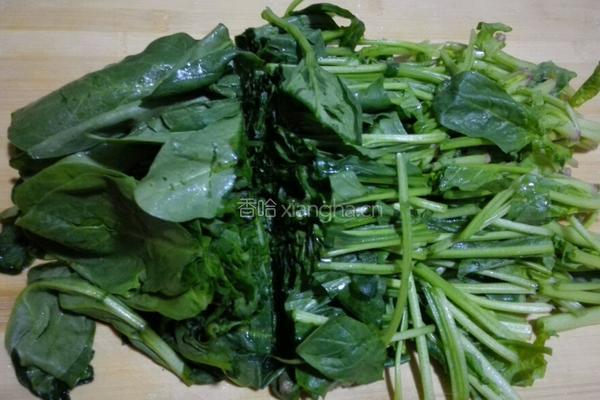 凉拌菠菜的做法图解1