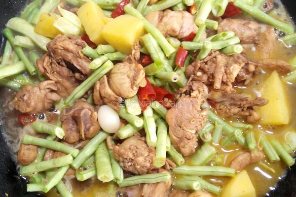 豇豆烧鸡肉的做法图解4