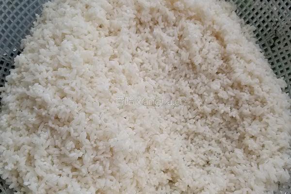 腊肉土豆糯米饭的做法图解2