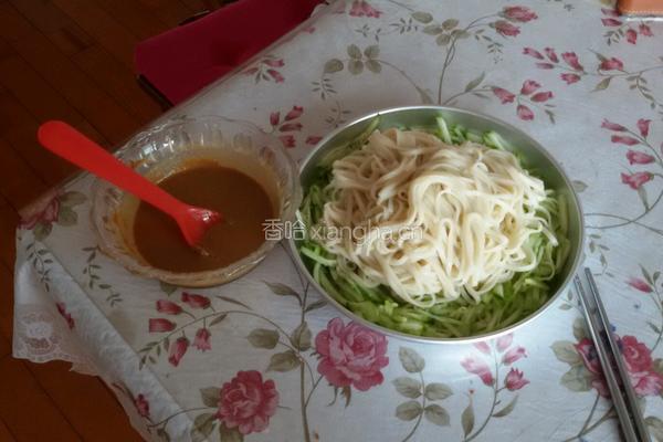 芝麻酱拌凉面的做法图解1