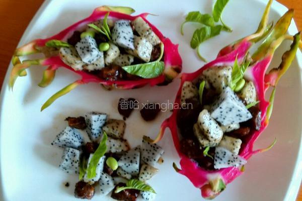 火龙果黑椒牛肉粒的做法图解1