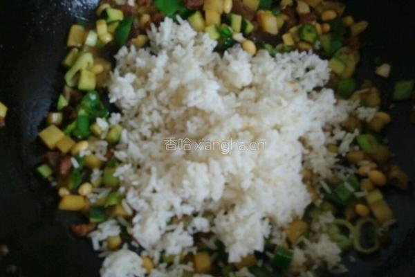 什锦炒饭的做法图解4