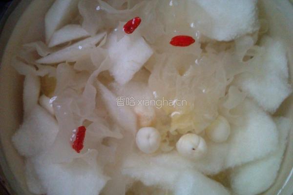 雪梨银耳养颜羹的做法图解4