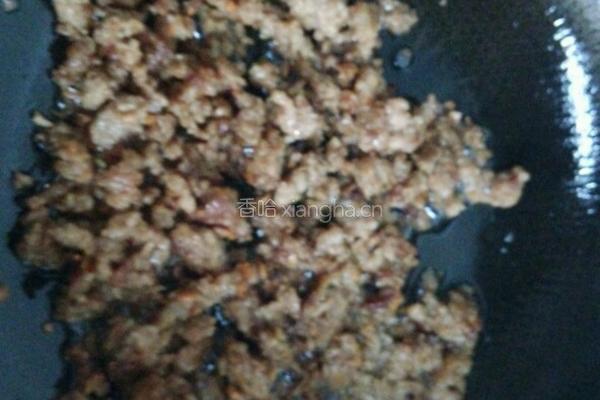 虾仁肉末炒苦瓜的做法图解1