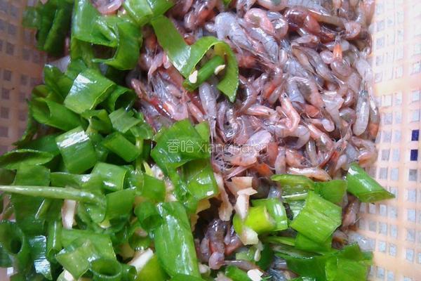 香酥小虾饼的做法图解1