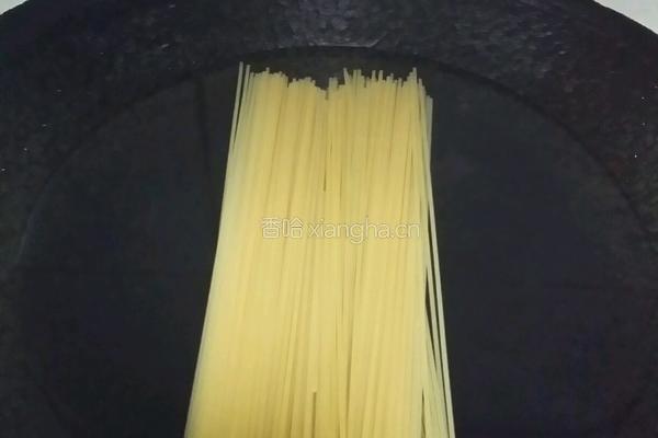 牛肉意面的做法图解2