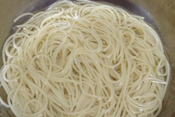 牛肉意面的做法图解4