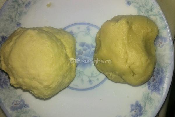 香酥豆沙蛋黄饼的做法图解1