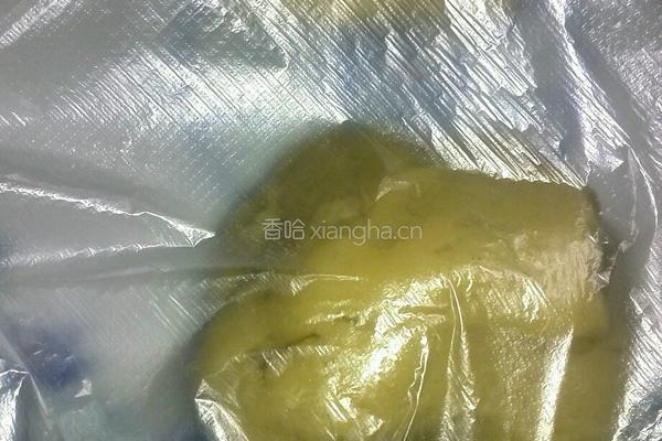 香酥豆沙蛋黄饼的做法图解2
