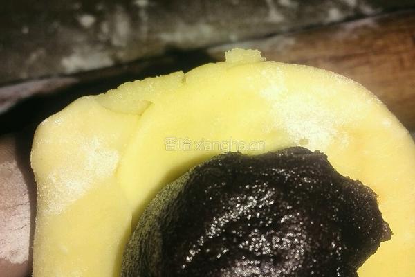 香酥豆沙蛋黄饼的做法图解5