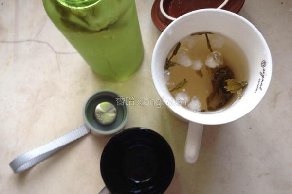 冰绿茶的做法图解2