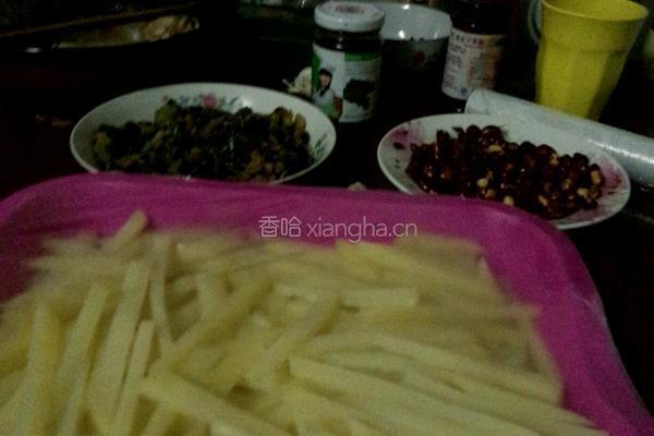 炸薯条的做法图解3