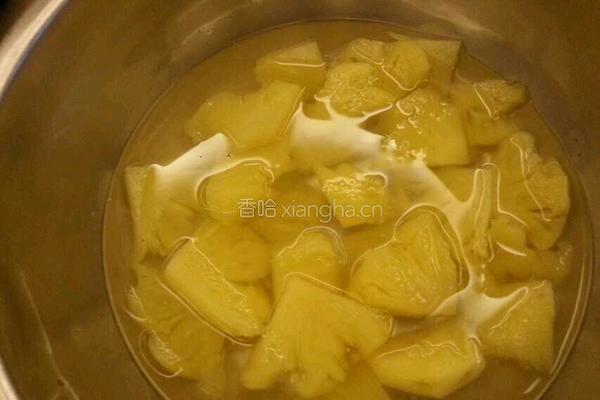 菠萝罐头的做法图解1