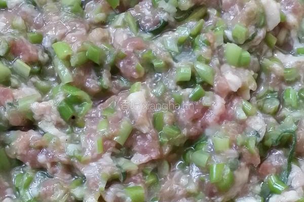 蒜薹大肉水饺的做法图解2