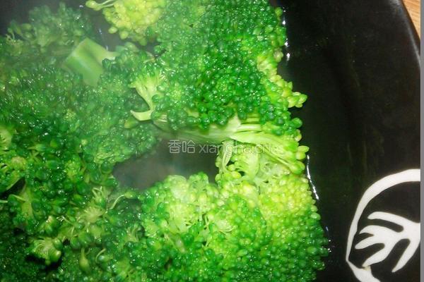 西兰花炒杏鲍菇的做法图解2