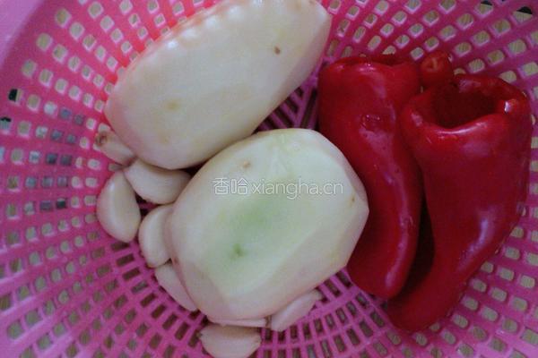 蒜香孜然土豆的做法图解1