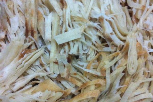 圆白菜炒饼的做法图解1