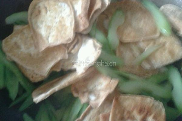 豆腐炒芹菜的做法图解7