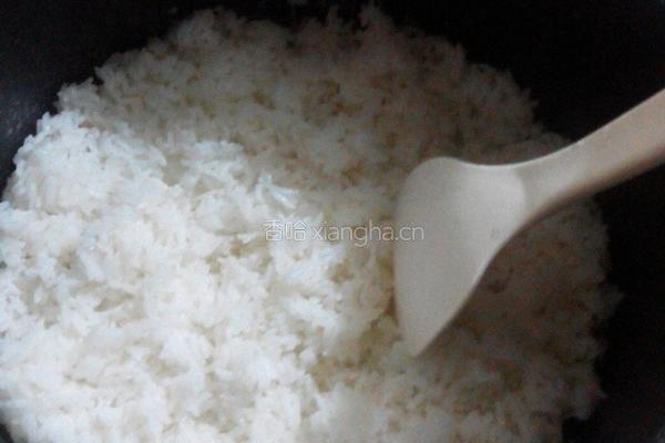 青豆炒饭的做法图解2