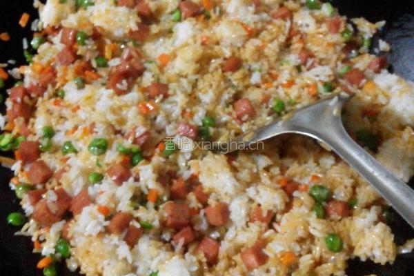 青豆炒饭的做法图解5