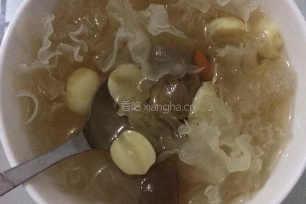 虞氏桂圆莲子银耳汤的做法图解4