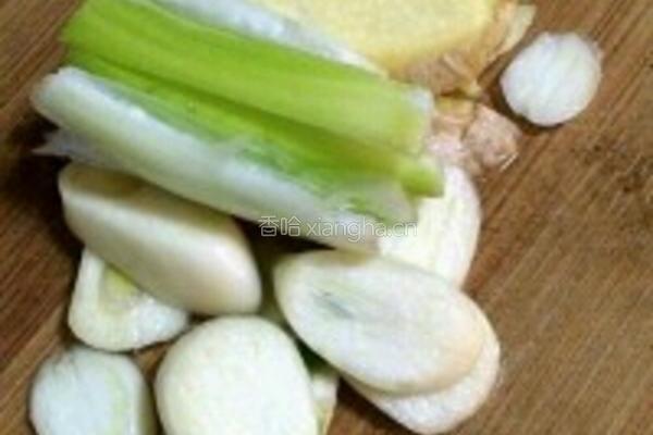 排骨焖饭的做法图解3