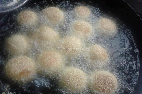 酥脆芝麻黄金球的做法图解7