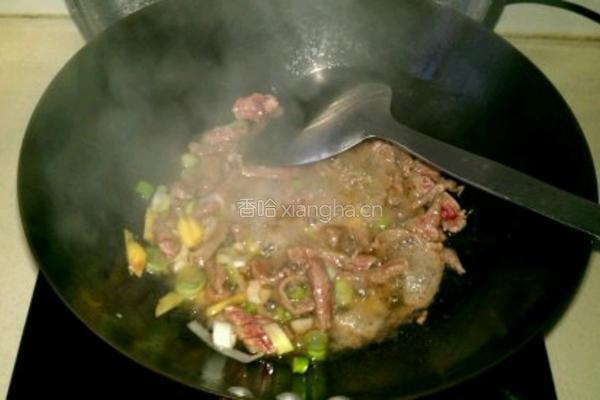 开胃辣椒肉片的做法图解2