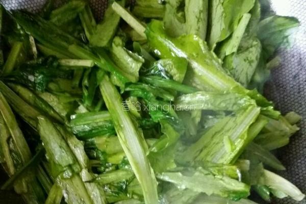 豆豉鲮鱼炒油麦菜的做法图解3